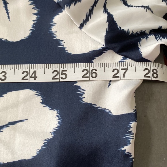 BNWOT - Navy and White Floral Top - Picture 7 of 8